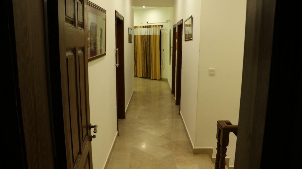 The Royal Manor Bed and Breakfast Islamabad Exterior foto